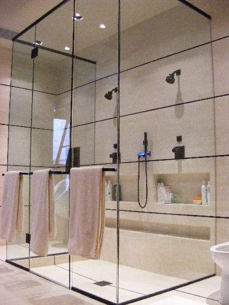 frameless-glass-shower-doors-19